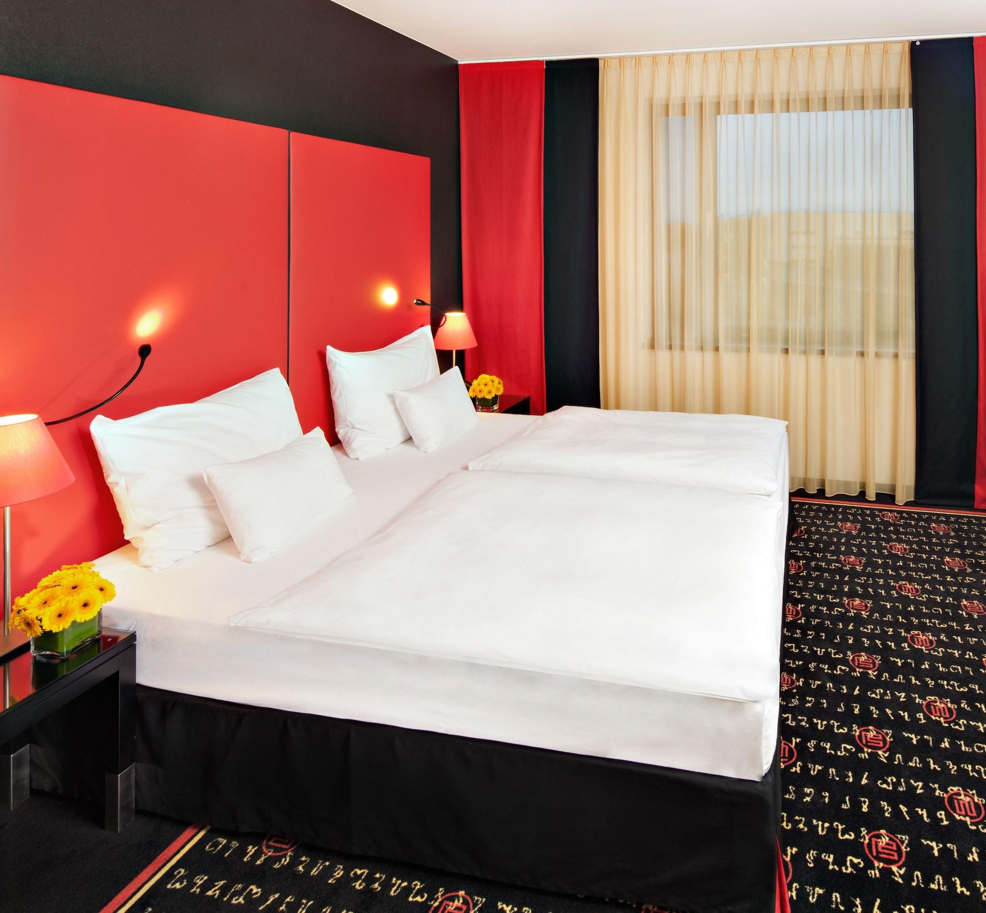 Vienna House Easy Hotel 4*