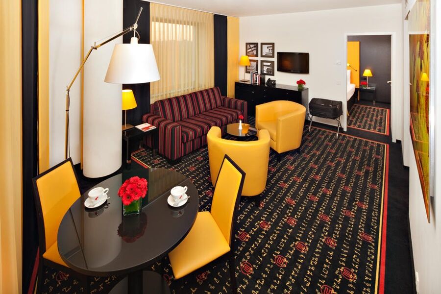 Vienna House Easy Hotel 4*